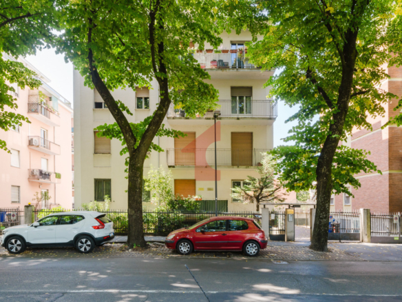 Elegante Appartamento Trilocale in Vendita a Parma – Cittadella