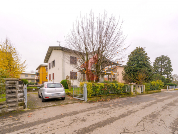 Spazioso Appartamento Bifamiliare in Vendita a Soragna